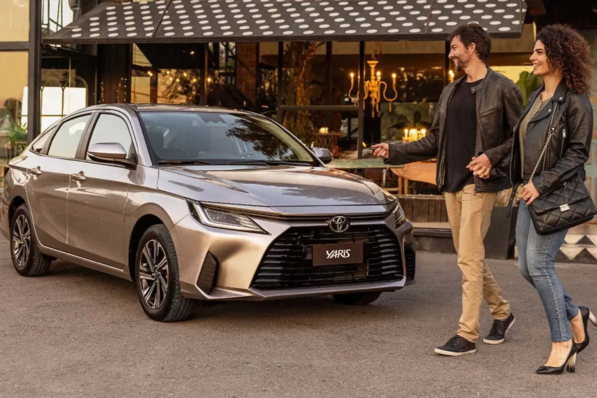 El Toyota Yaris Sedán 2025 presume de un diseño elegante y moderno. Foto: Toyota