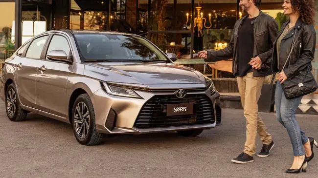 El Toyota Yaris Sedán 2025 presume de un diseño elegante y moderno. Foto: Toyota