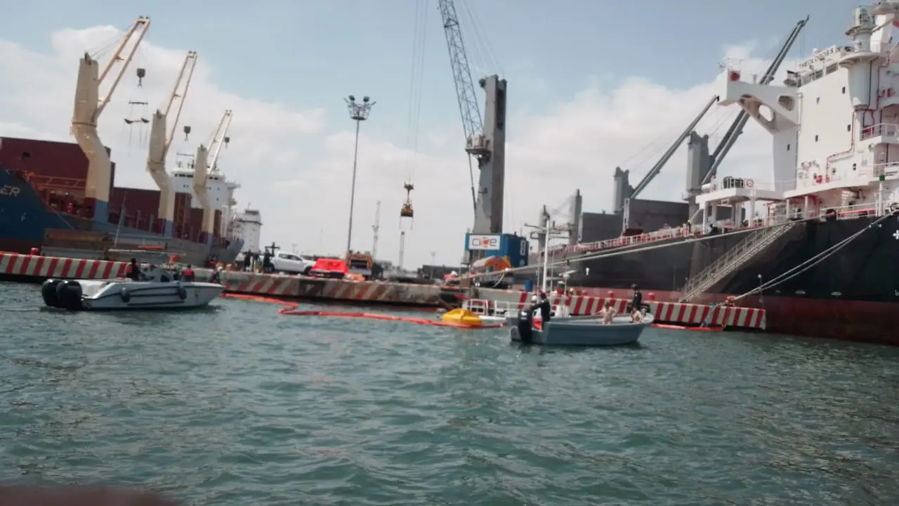 Esfuerzos conjuntos de Marina y ASIPONA garantizan la protección del mar en Veracruz.