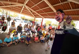 El parque de La Palapa cobra vida con teatro, títeres y circo para los niños de Alturas del Sur