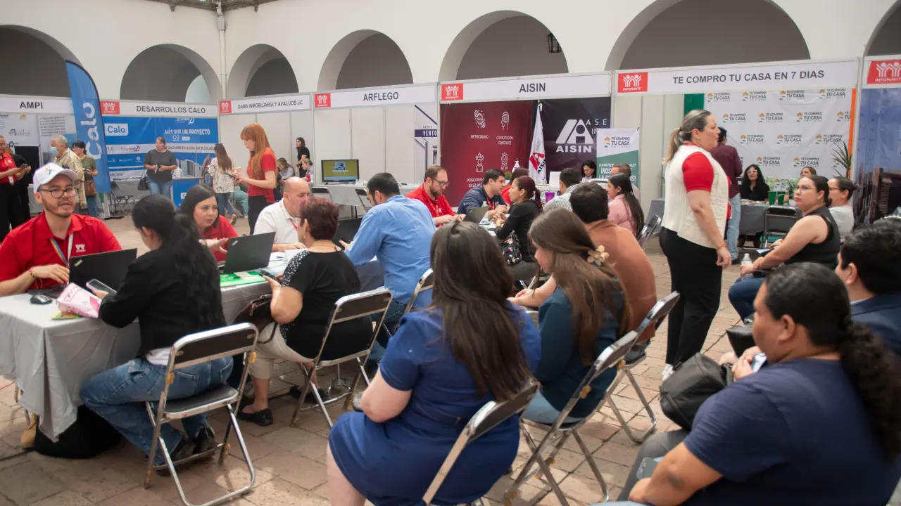Más de 600 personas acceden a trámites y financiamiento en la Feria Infonavit 2025.