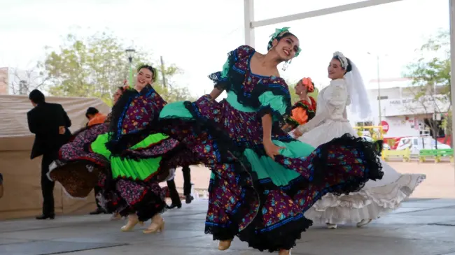Gracias al ISIC y Parque Alegres IAP, la Compañía Folclórica Sinaloense llevó la esencia de nuestras fiestas a Colinas de la Rivera. / Imágenes cortesía del ISIC