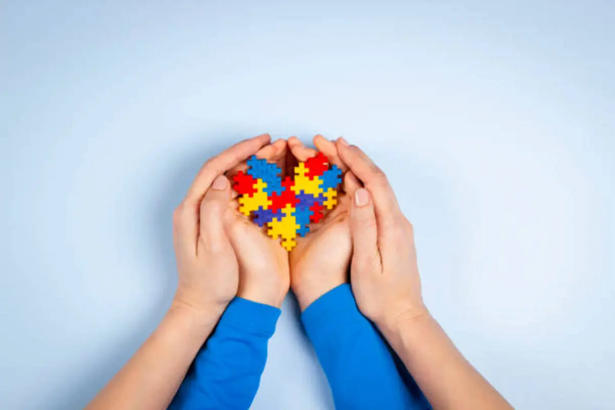 Estas son algunas frases inspiradoras y educativas sobre el autismo. Foto: iStock.