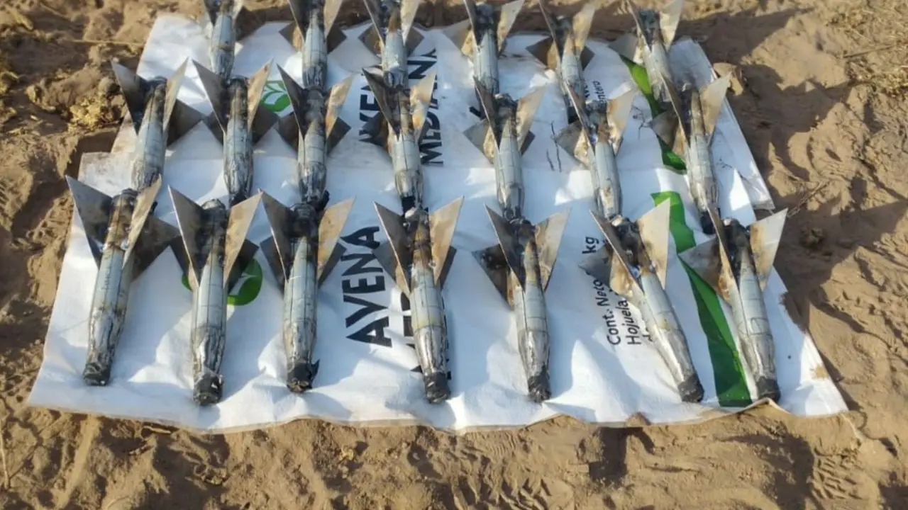Fuerzas de seguridad decomisan armas, explosivo y equipo táctico en Vado Hondo, San Ignacio.