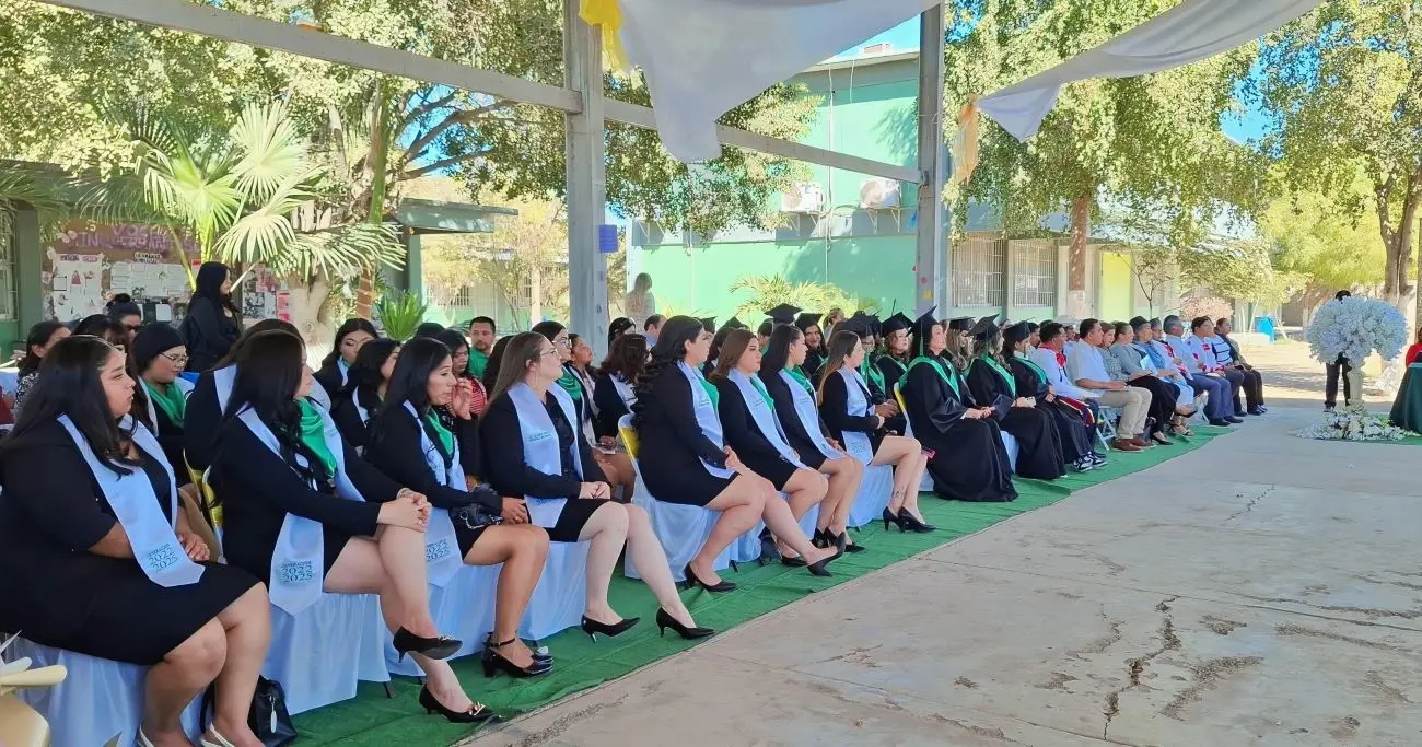 Primera generación de graduados en Villa Juárez por la Universidad Autónoma Indígena de México