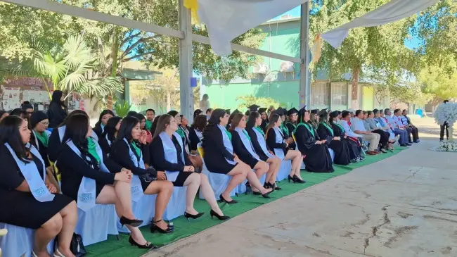 Primera generación de graduados en Villa Juárez por la Universidad Autónoma Indígena de México