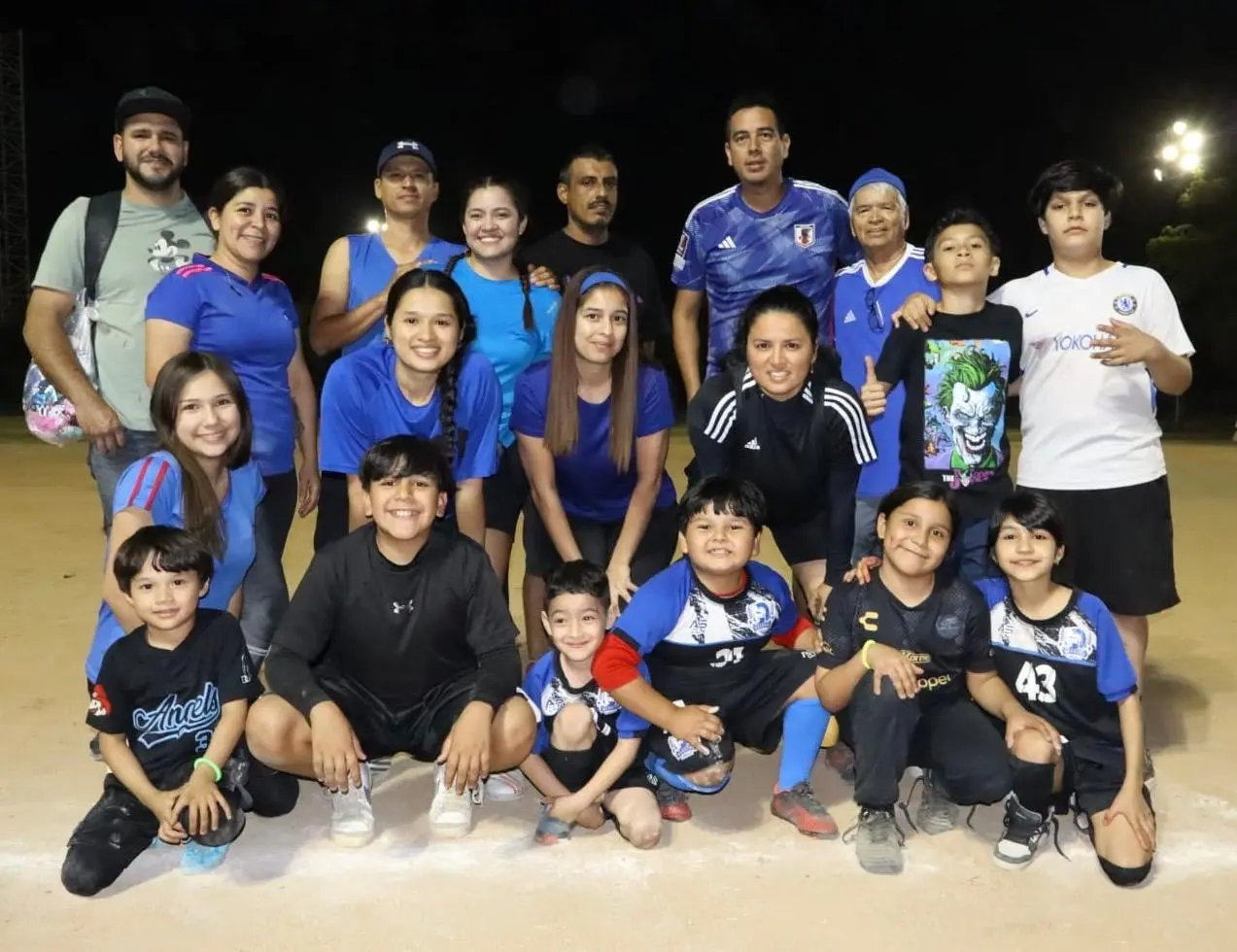 El primer Torneo de FutBeis de Convivencia 2025 dio inicio con un espectacular debut de los Warriors de Cañadas, quienes se impusieron 17-8 a Lentos FC-Bachigualatito en el juego inaugural. Foto: IMDEC