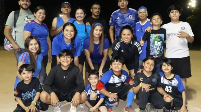 El primer Torneo de FutBeis de Convivencia 2025 dio inicio con un espectacular debut de los Warriors de Cañadas, quienes se impusieron 17-8 a Lentos FC-Bachigualatito en el juego inaugural. Foto: IMDEC