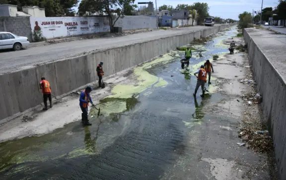 Culiacán refuerza limpieza de canales pluviales para prevenir inundaciones