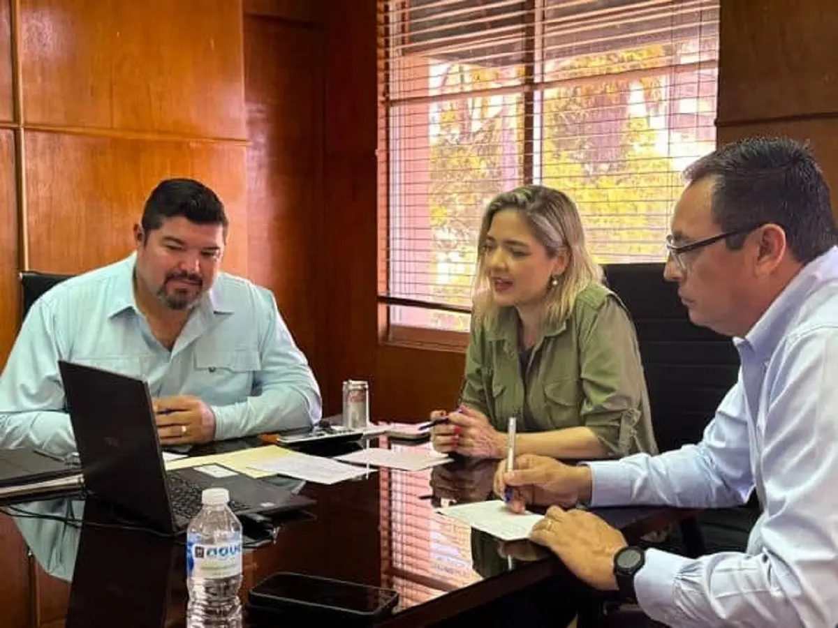 Alcaldesa Estrella Palacios Domínguez, en total compromiso con la Unión Ganadera en Sinaloa. Foto: Cortesía.