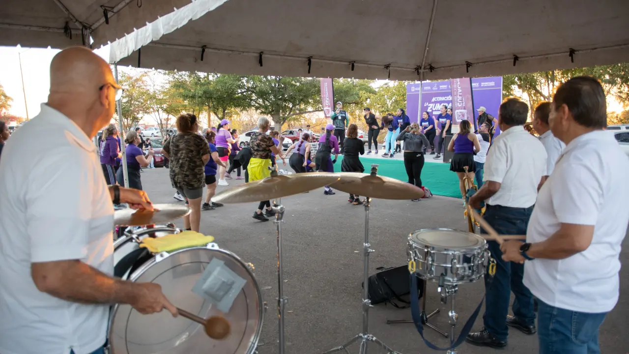 Con música en vivo y una energía desbordante, mujeres de distintos grupos de fitness y zumba se unieron en el Parque Culiacán 87 para celebrar el Día Internacional de la Mujer con Zumbanda.
