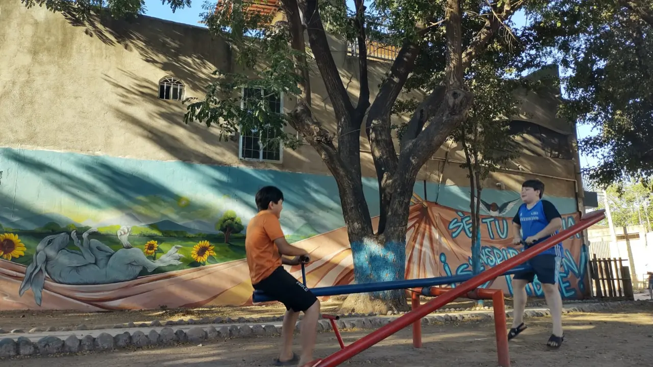 El parque El Pípila se transforma con un mural que simboliza libertad y crecimiento e inspira a la comunidad a soñar, reflexionar y abrazar su propia esencia. Foto: Juan Madrigal
