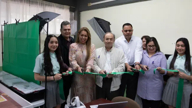 El director general de COBAES anunció la creación de 10 Centros Creativos en el estado, con el fin de ofrecer recursos adicionales a las bibliotecas y enriquecer la formación de los jóvenes.