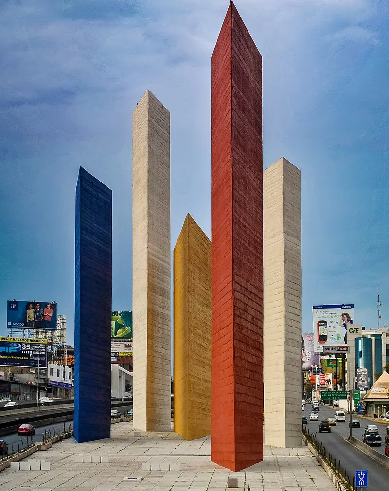 Torres de Satelite en Ciudad Naucalpan, México obre creada por Mathias Goeritz