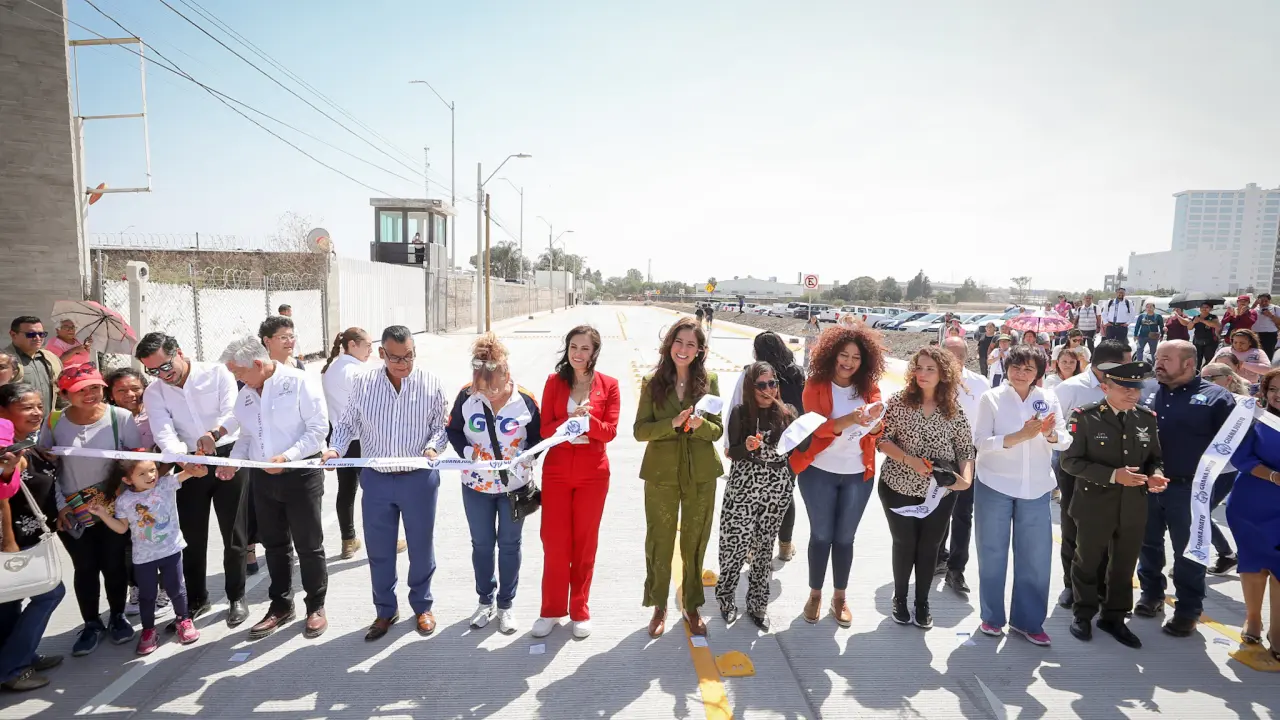 Con una inversión de 29.4 millones de pesos, la Gobernadora Libia Dennise García Muñoz Ledo entregó la pavimentación de los bulevares Aureola y Campos Otoñales.