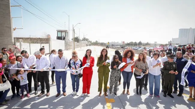 Con una inversión de 29.4 millones de pesos, la Gobernadora Libia Dennise García Muñoz Ledo entregó la pavimentación de los bulevares Aureola y Campos Otoñales.