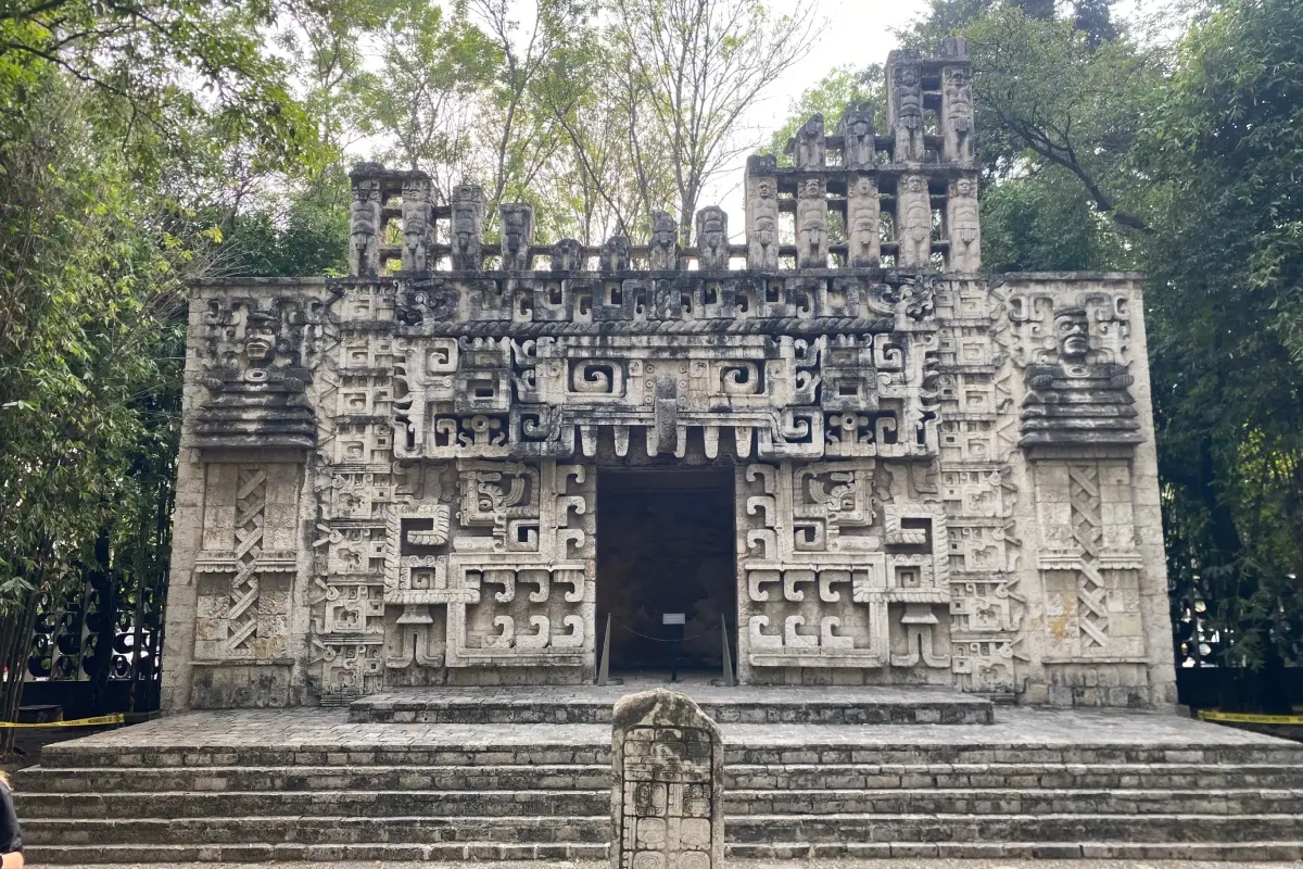 Visita el Museo Nacional de Antropología de la Ciudad de México.