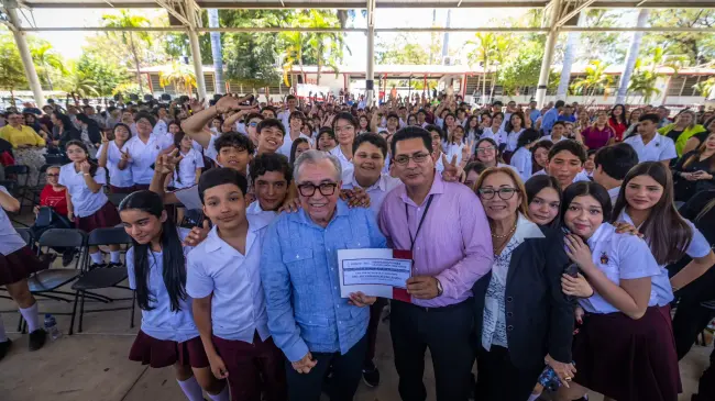 Más de 900 escuelas en Sinaloa beneficiadas con mobiliario y mejoras en infraestructura