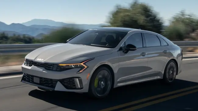 El Kia K5 2025 viene con un diseño deportivo y moderno. Foto: Kia