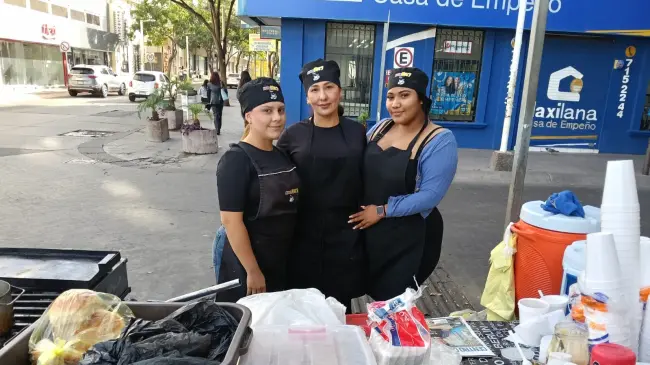Mary Carmen es una mujer muy generosa, ofrece trabajo y a su vez, ayuda a otros mediante su programa Una bebida pendiente.