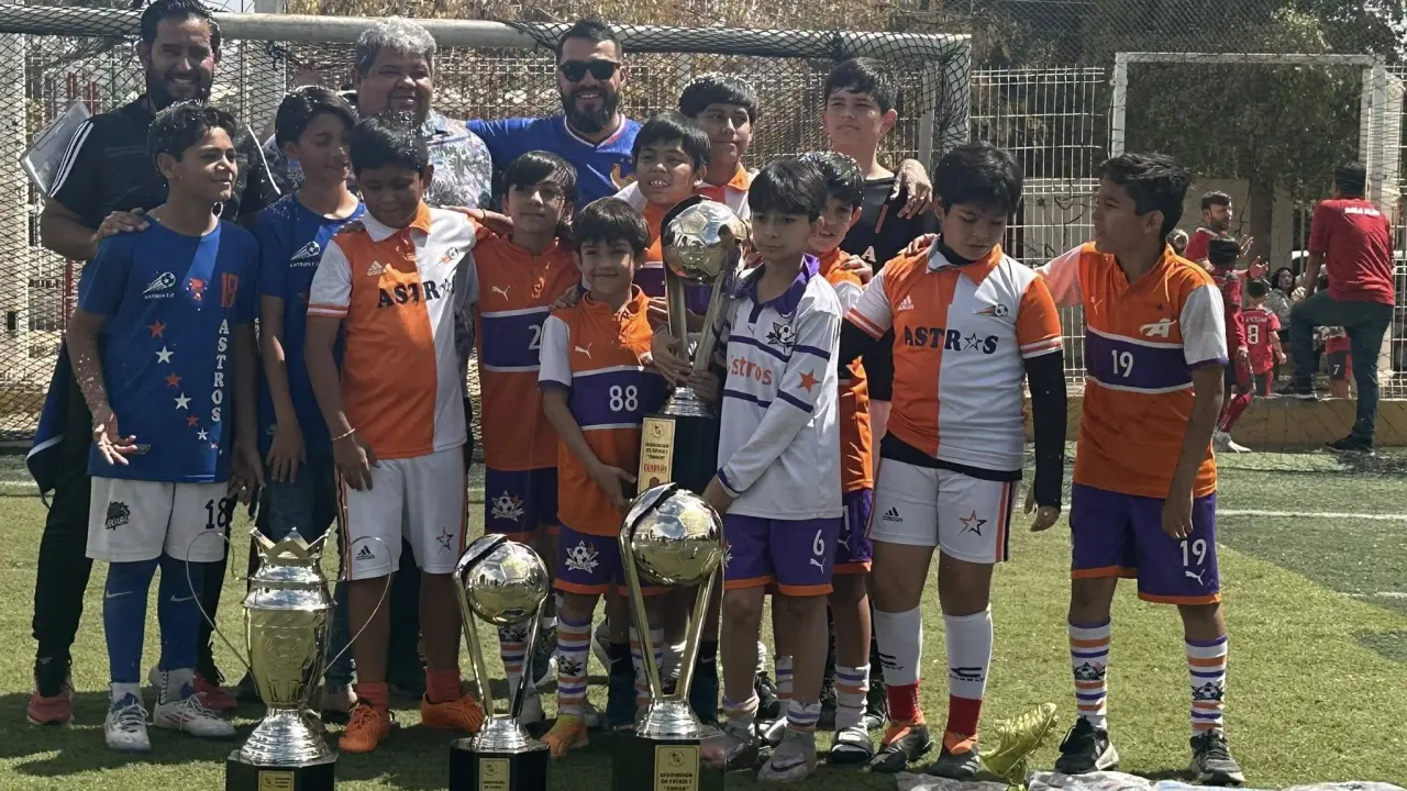 Durante la competencia, niños, niñas y jóvenes talentos demostraron su entrega en cada partido, protagonizando encuentros llenos de emoción y gran nivel futbolístico.