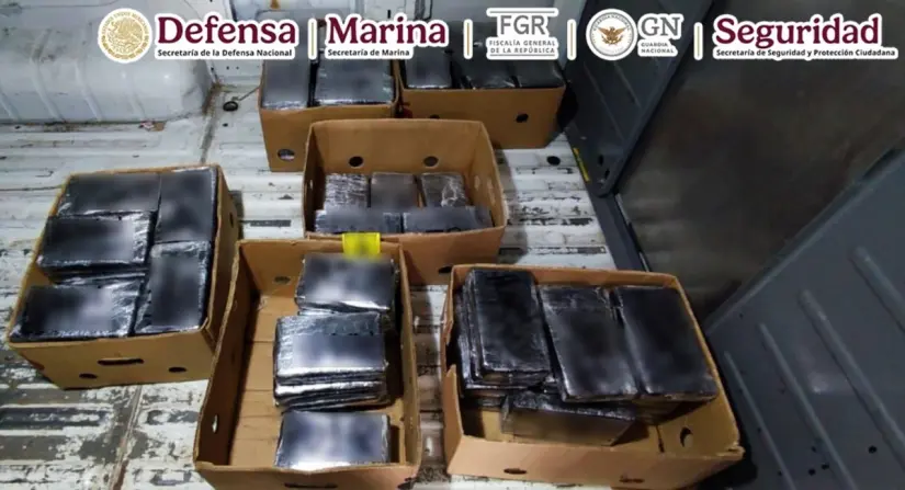 Aseguran más de 120 paquetes con cocaína tras cateos en Baja California