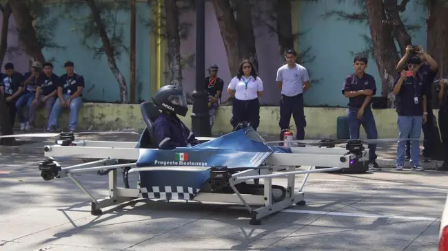 El vehículo fue diseñado por jóvenes ingenieros del Centro Universitario Latino Veracruz. Foto: IG @uni_ceulver