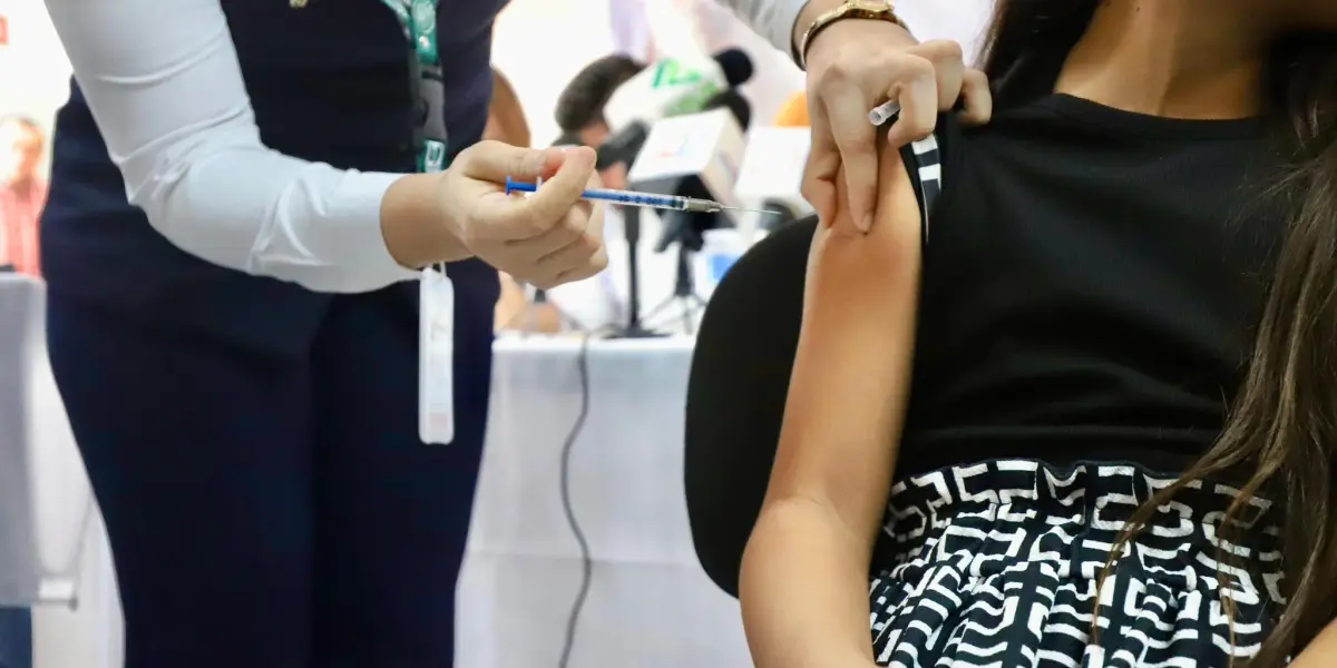 Exitosa vacunación contra influenza y COVID-19 en Sinaloa. Finalizó la jornada de vacunación, pero aún puedes inmunizarte en tu unidad médica más cercana.