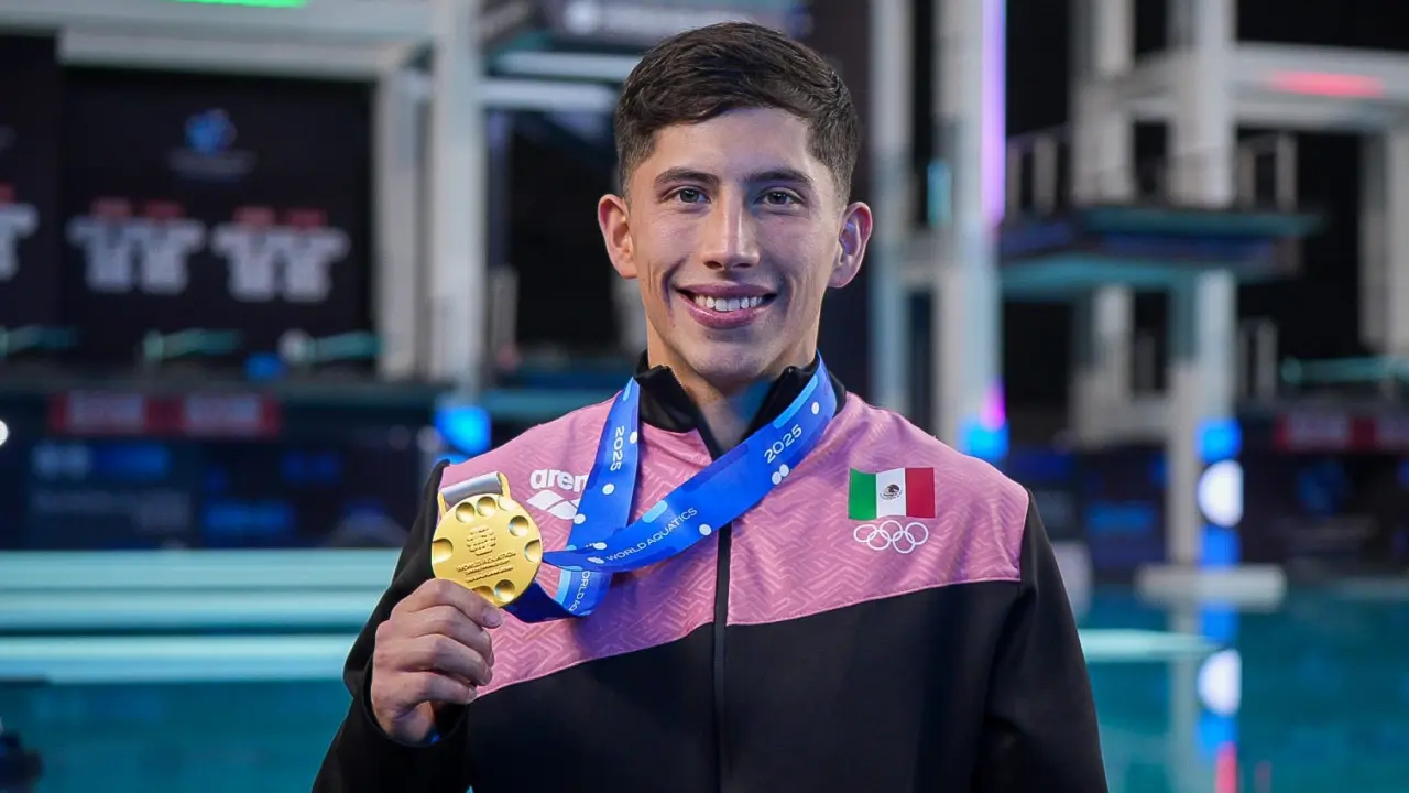 Randall Willars le entrega a México su segunda medalla de oro en el certamen internacional de World Aquatics. Foto: Cortesía.