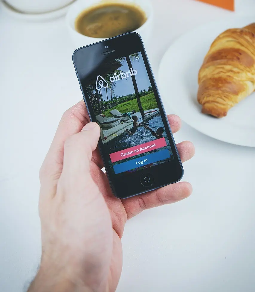 Descubre cuáles son los lugares económicos para hospedarse a través de airbnb. Foto: Pixabay.