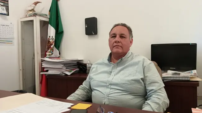 Ernesto Díaz Montoya se especializó en matemáticas y compitió por la dirección de la Secundaria Técnica No.90 de Santa Fe, fraccionamiento que conoce muy bien.