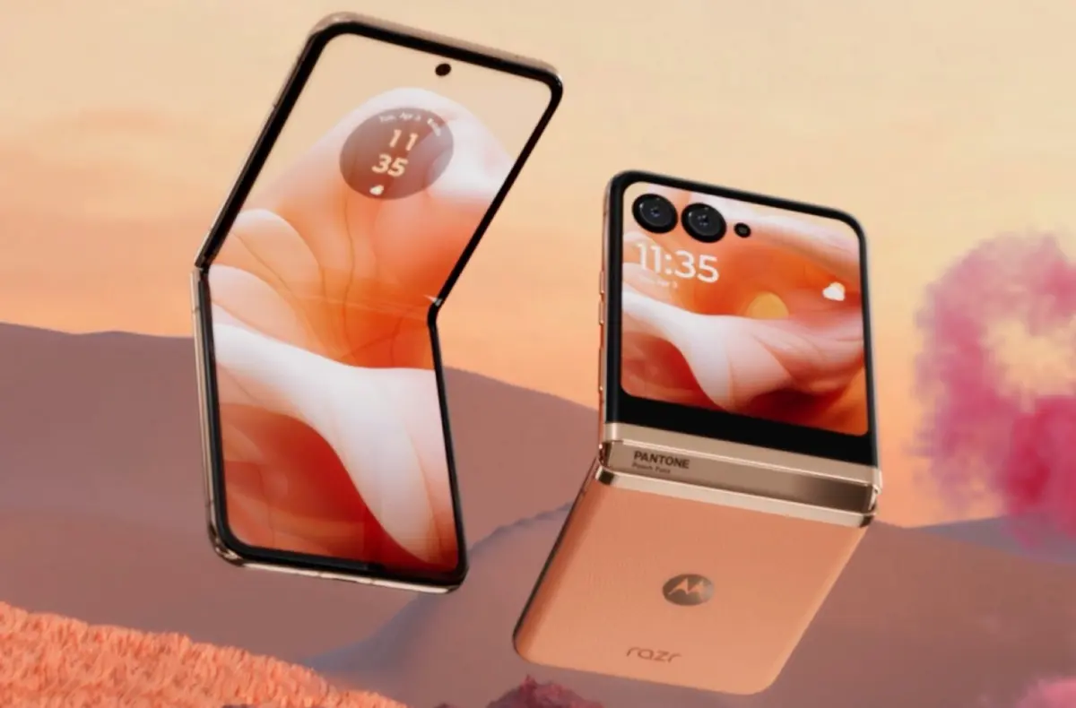 El Moto Rarz 50 Ultra cuenta con un diseño plegable con pantallas de primer nivel. Foto: Motorola