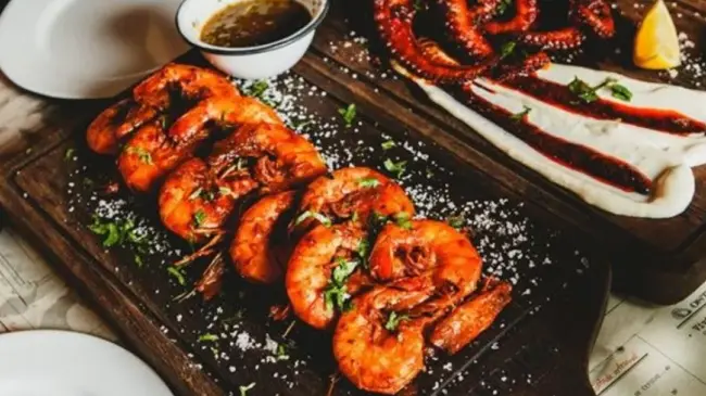 Botanas frescas y platillos al grill en LA MAROMA