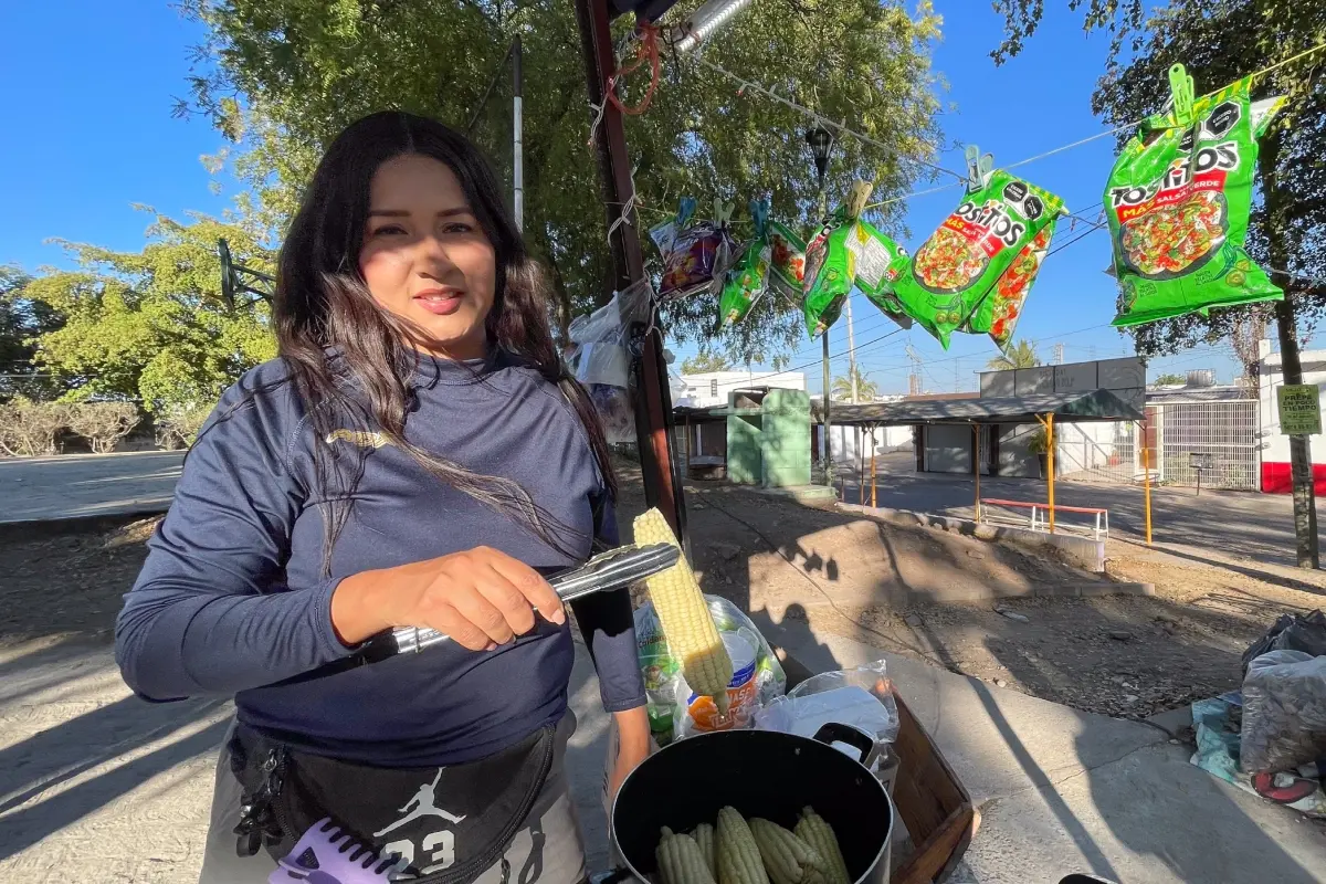 Sabrosos snacks en Culiacán: Karina emprende negocio para costear su rehabilitación tras accidente