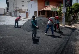 Calles de Villa Universidad en Culiacán reciben nuevo asfalto