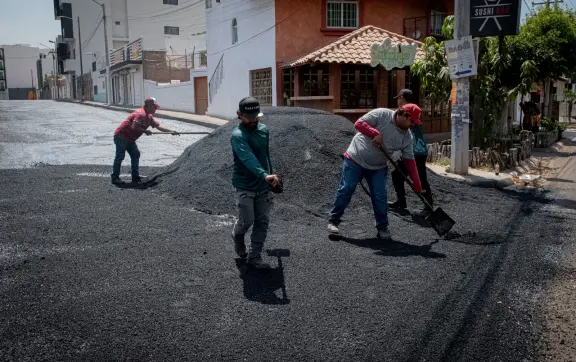 Calles de Villa Universidad en Culiacán reciben nuevo asfalto