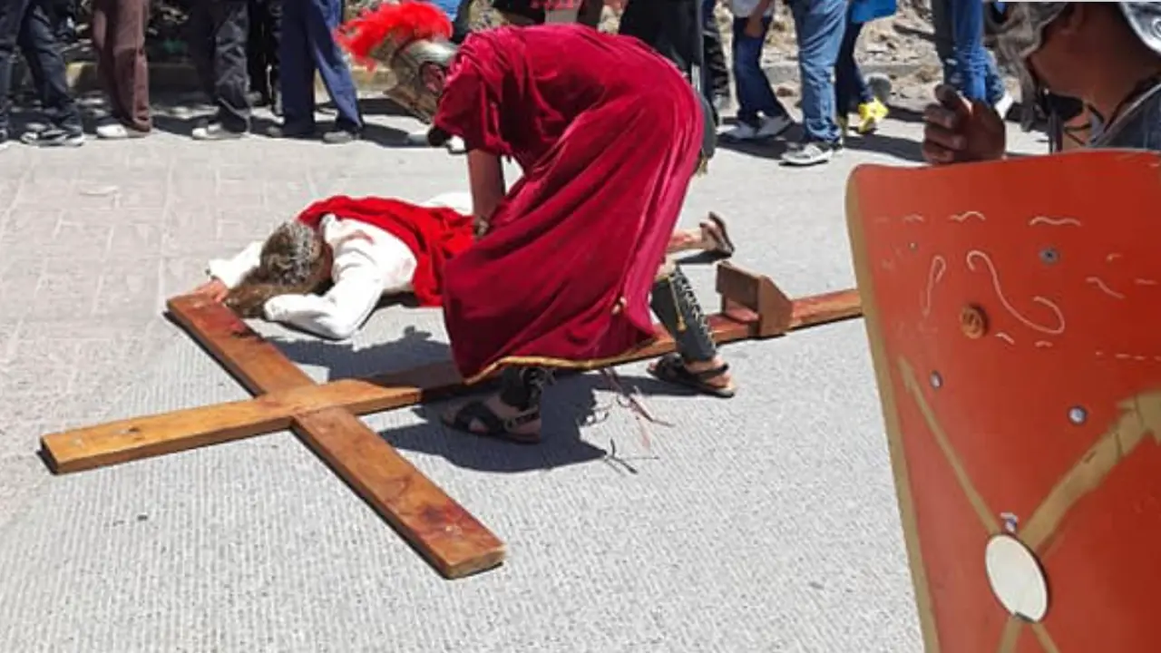 Estos son los detalles del Viacrucis de la colonia Héctor Mayagoitia, Durango. Foto: Facebook Parroquia del Espíritu Santo