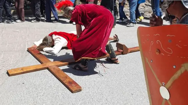 Estos son los detalles del Viacrucis de la colonia Héctor Mayagoitia, Durango. Foto: Facebook Parroquia del Espíritu Santo