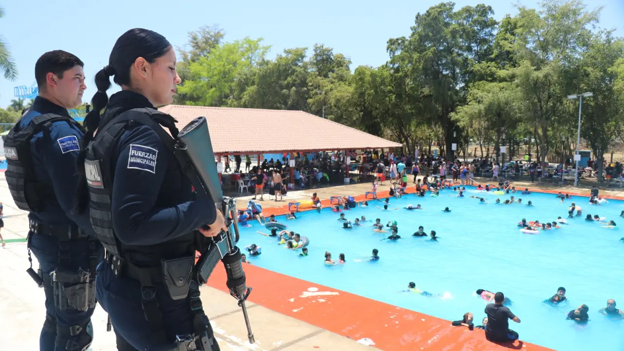 Coordinación entre SSPyTM y cuerpos de auxilio asegura tranquilidad en zonas turísticas de Culiacán.