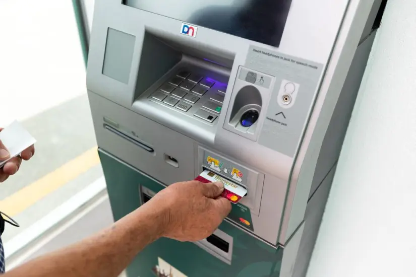 En México los adultos mayores pueden sufrir el robo de tarjeta del Bienestar. Foto: Gobierno de México