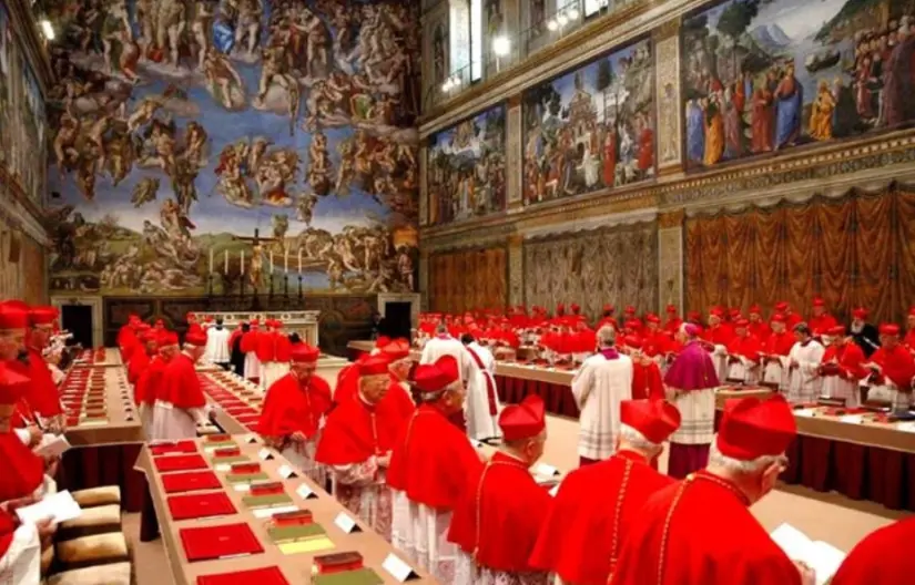 Cardenales se reúnen para hacer la votación para elegir al nuevo Papa. Foto: Capilla Sixtina