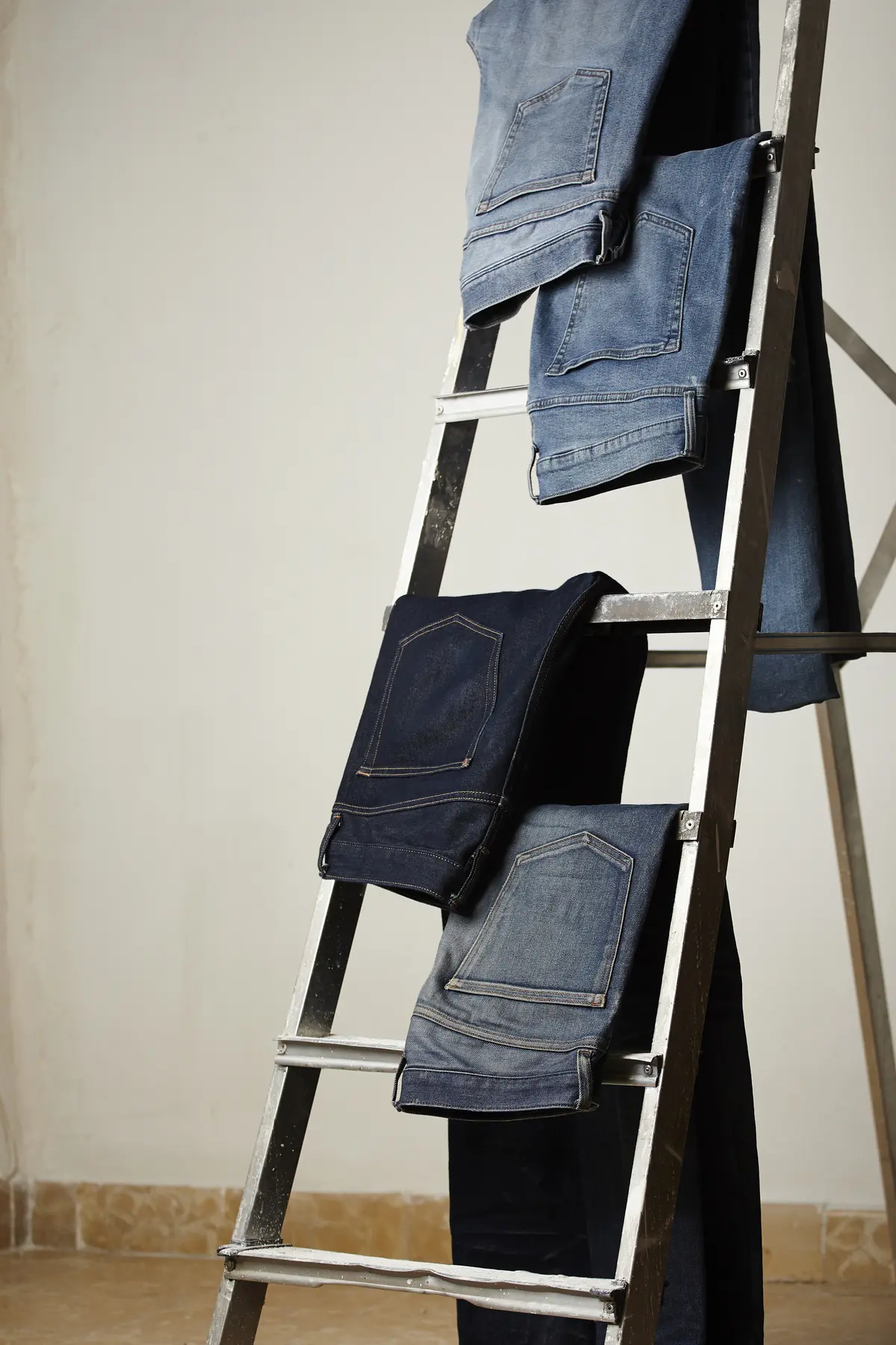 Jeans son las prendas ideales para ti. Foto: Freepik