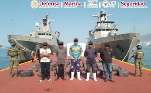 Interceptan narcolancha y hallan droga flotando: 4.2 toneladas aseguradas por Semar
