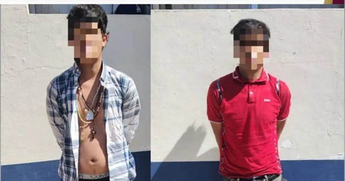 Culiacán; Elementos del grupo Interinstitucional asegura a 2 civiles con arma de fuego que circulaban en una motocicleta. Foto: Cortesía.