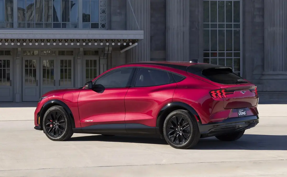 El nuevo Mustang Mach-E mantiene la esencia deportiva con un nuevo toque elegante. Foto: Ford