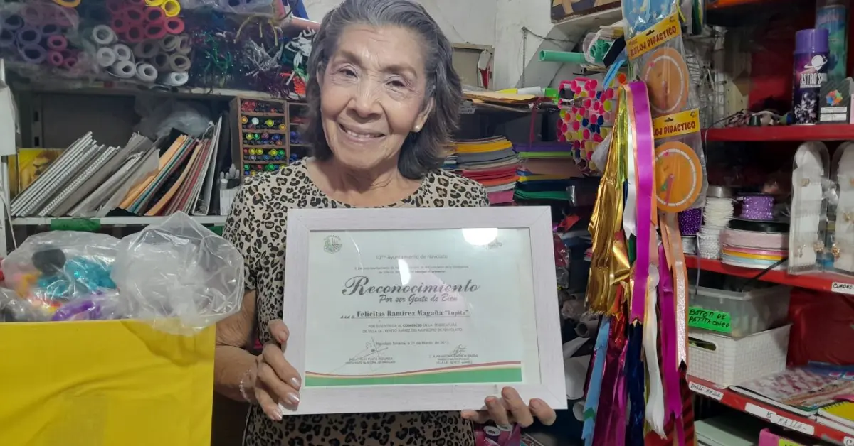 Lupita, la mujer que abrió la primera papelería en Villa Juárez y lleva más de 50 años atendiendo