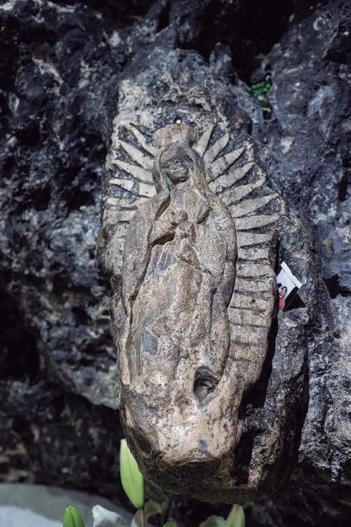 Virgen tallada sobre una piedra en el Chorrito, Tamaulipas. Foto: mexicodesconocido