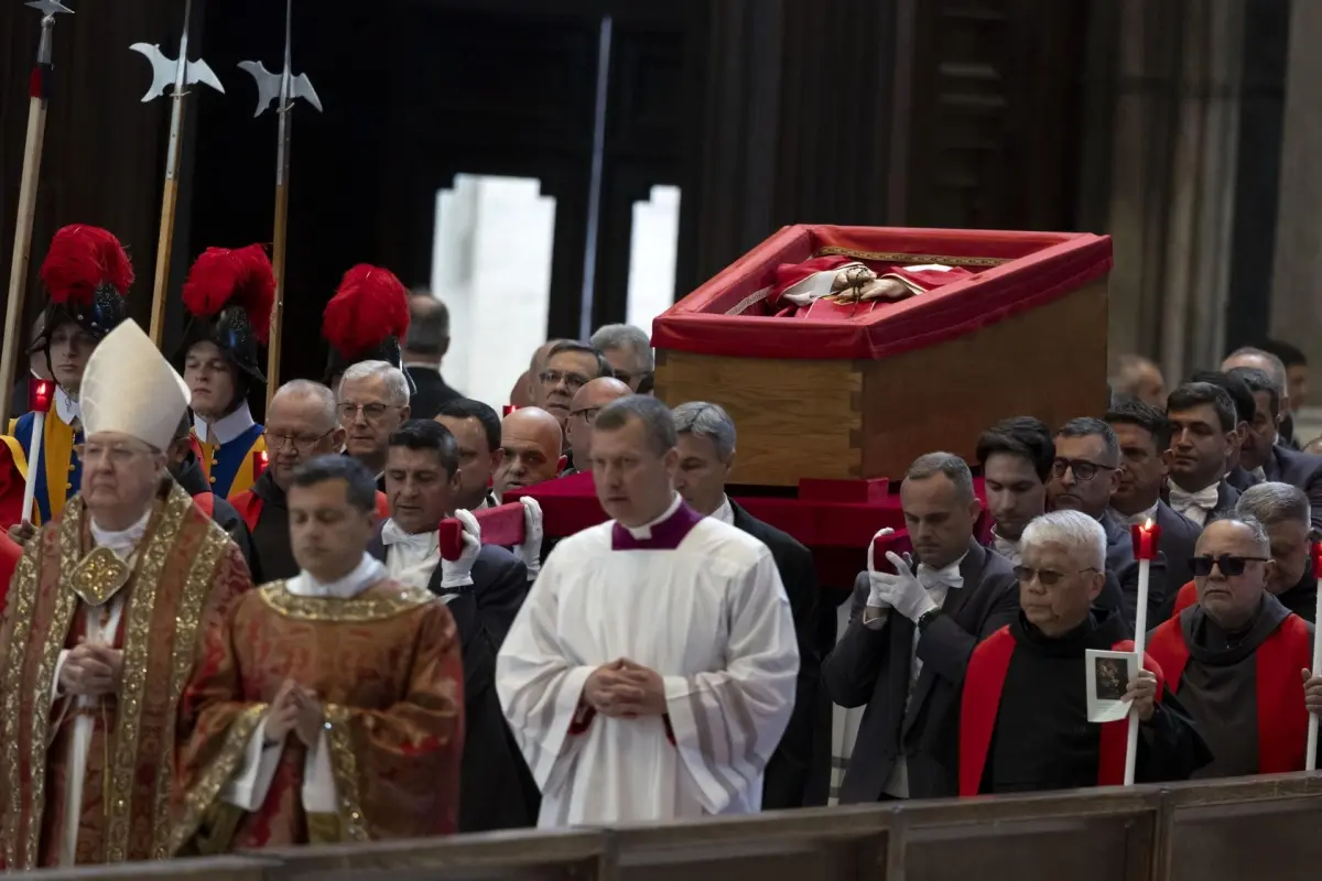 Millones darán el último adiós al papa Francisco en todo el mundo. Foto: EFE