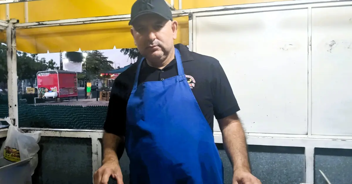Jhon Carlo´s es el hombre que trajo las primeras hamburguesas a Alturas del Sur