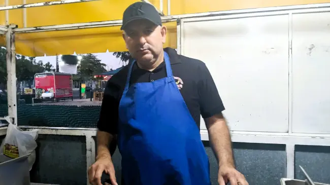 Juan Carlos Reyes es el hombre que trajo las primeras hamburguesas a Alturas del Sur.